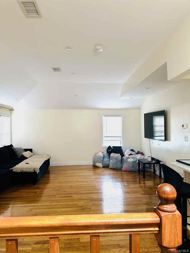 11432 168th St #2 - Photo 4 of 18