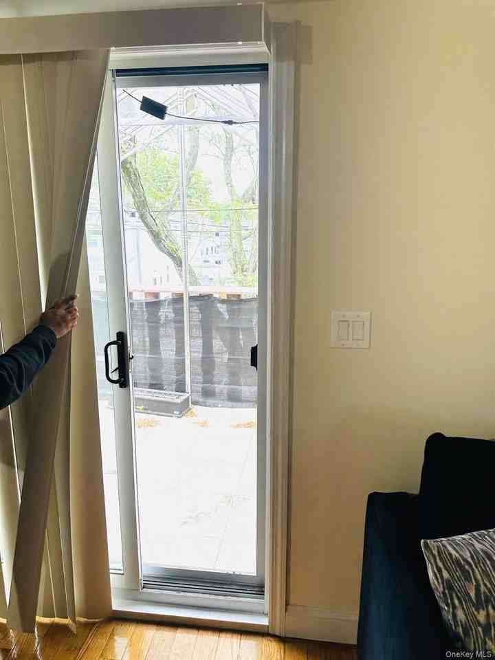 11432 168th St #2 - Photo 5 of 18