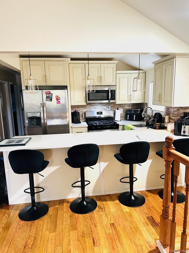 11432 168th St #2 - Photo 6 of 18