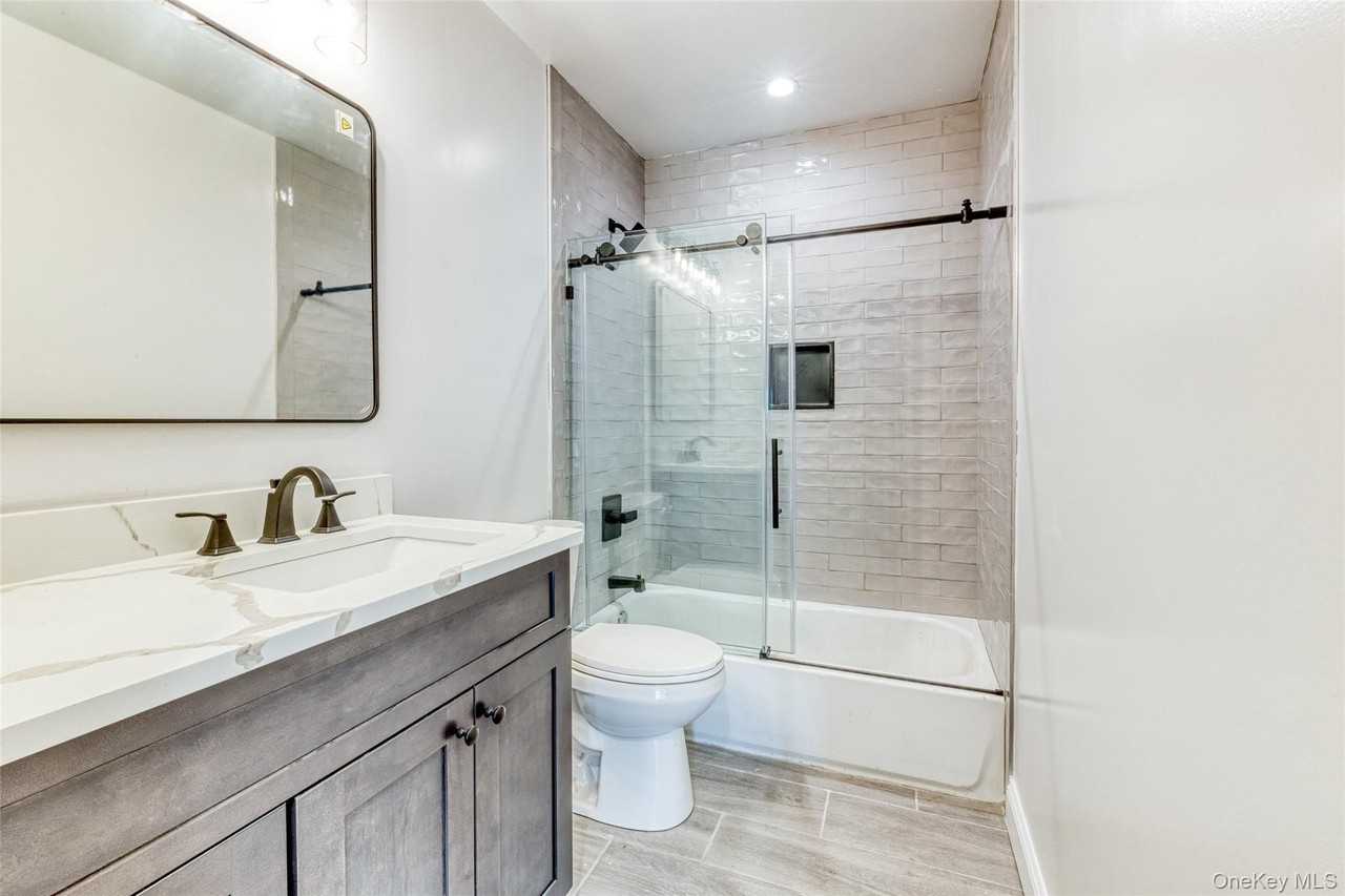 78 Roslyn Rd #102 - Photo 7 of 7