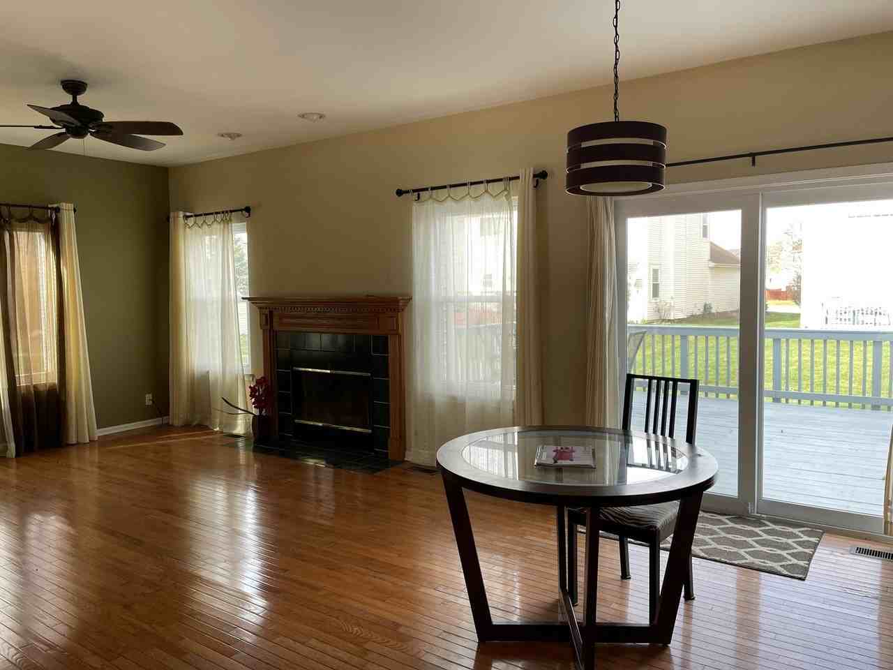 1100 Rosefield Ln - Photo 3 of 21