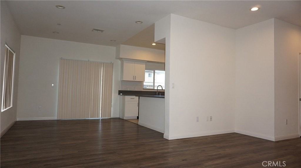 416 N Dalton Ave - Photo 4 of 15