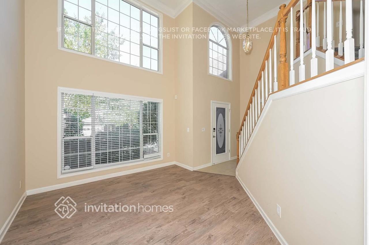 710 Suwanee Lakes Cir - Photo 4 of 18