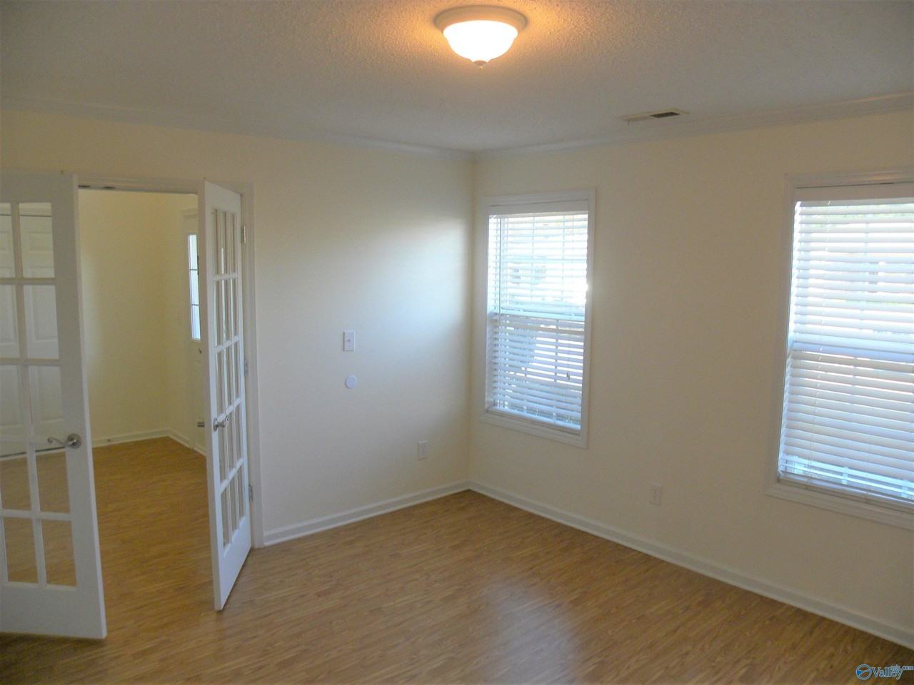 409 Jasmine Dr - Photo 4 of 39