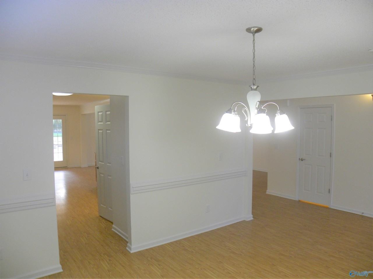 409 Jasmine Dr - Photo 6 of 39