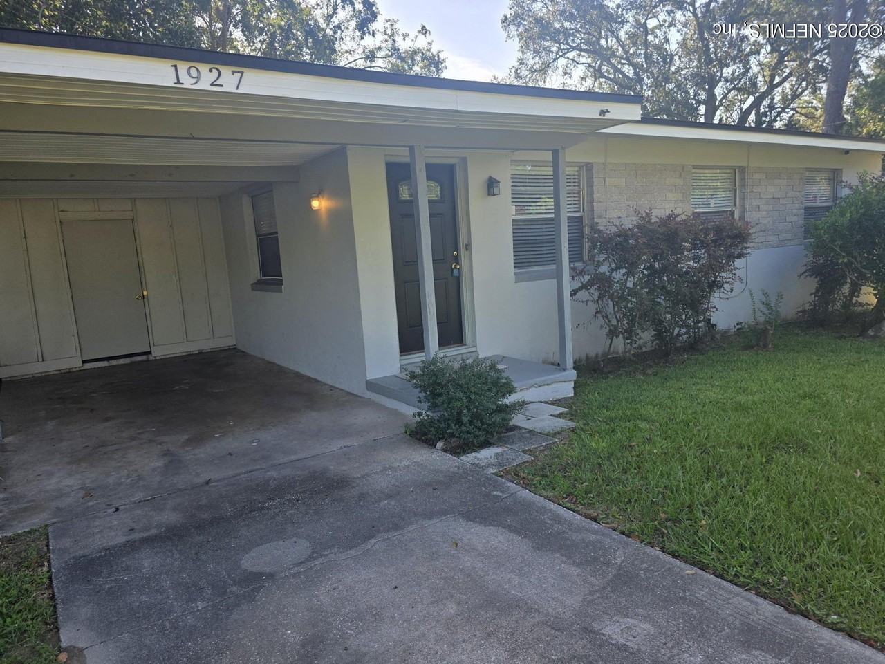 1927 Delaroche Drive East