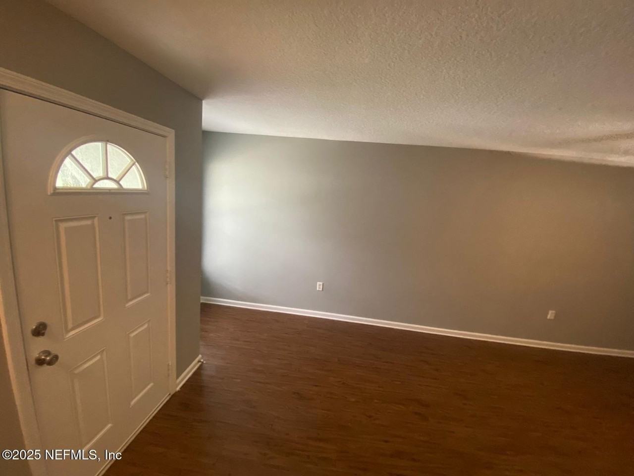 8465 Mcgirts Village Lane - Photo 4 of 16