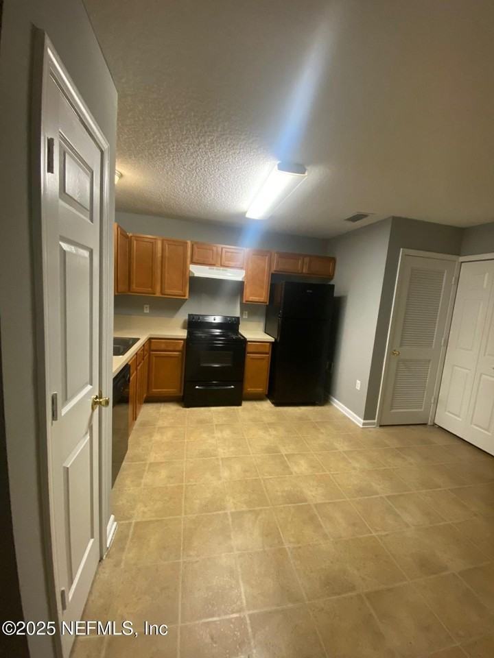 8465 Mcgirts Village Lane - Photo 5 of 16