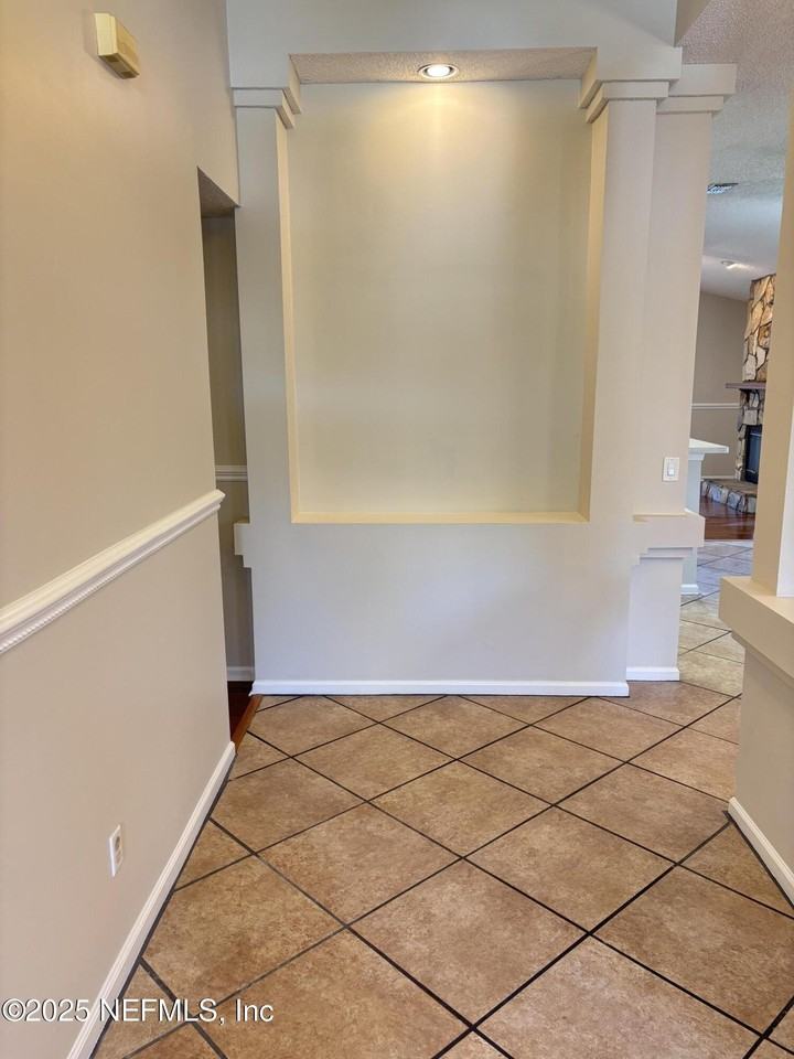 8984 Bridgecreek Dr - Photo 4 of 24