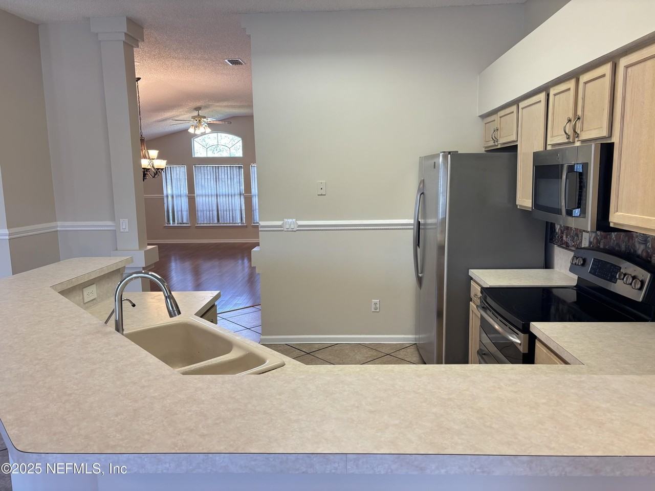 8984 Bridgecreek Dr - Photo 6 of 24