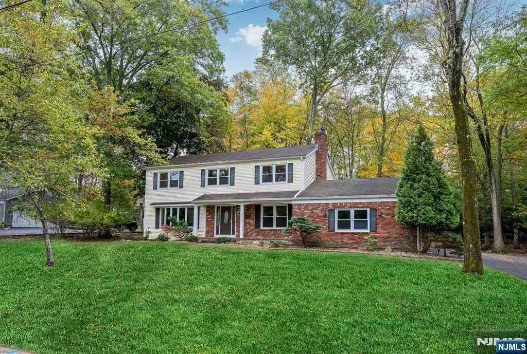 20 Dogwood Dr - Photo 2 of 34