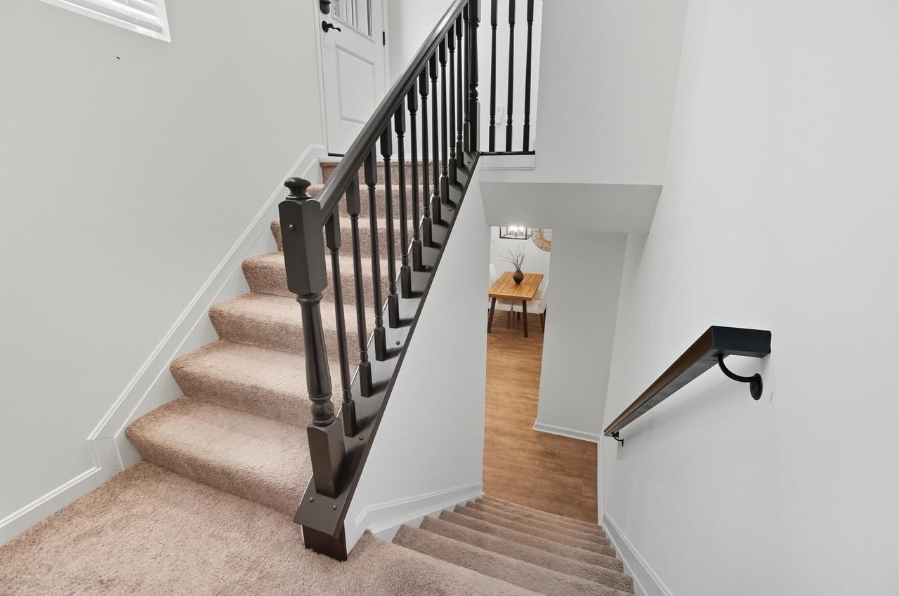 646 Daphne Way - Photo 4 of 31