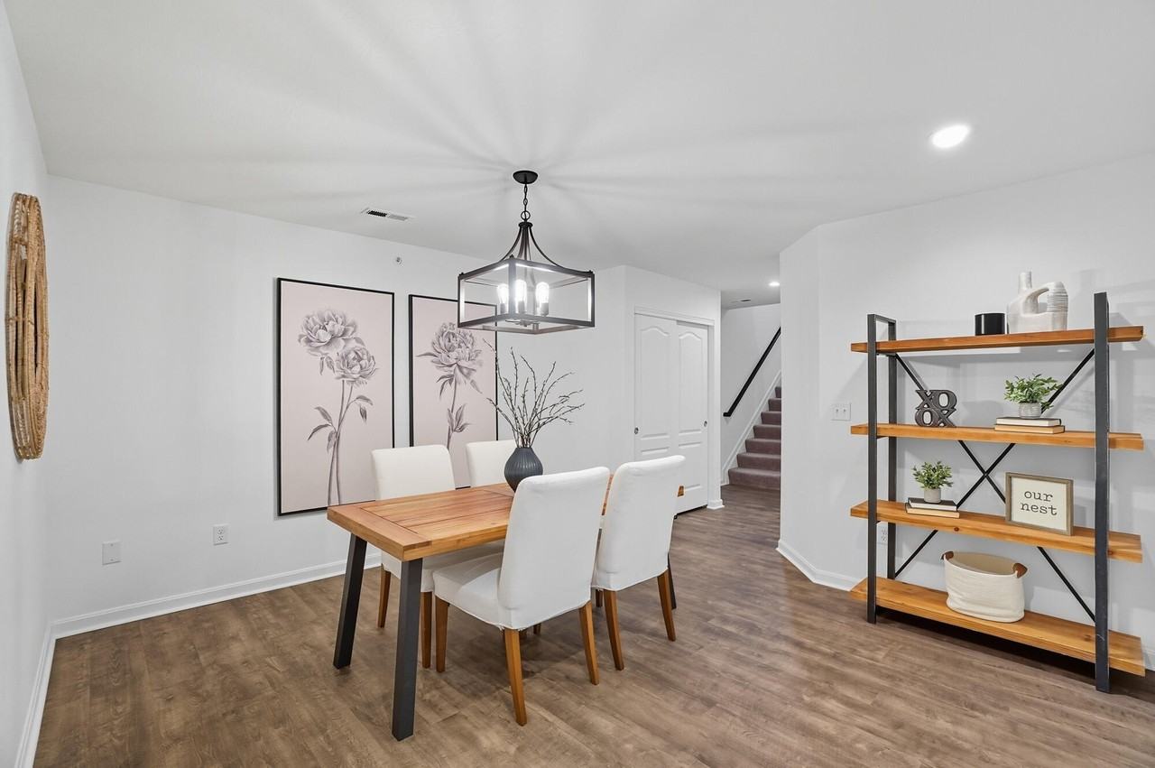 646 Daphne Way - Photo 5 of 31