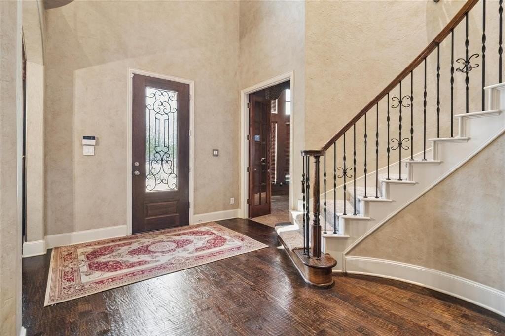 11076 Brighton Ln - Photo 3 of 38