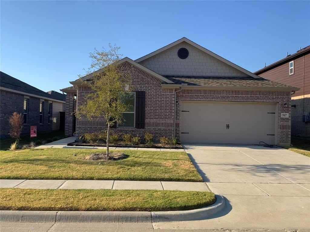 917 Waggoner Dr - Photo 2 of 40