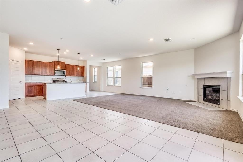 917 Waggoner Dr - Photo 5 of 40