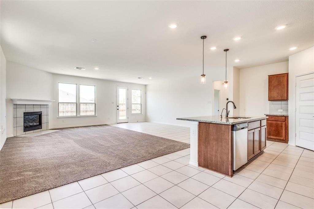 917 Waggoner Dr - Photo 6 of 40