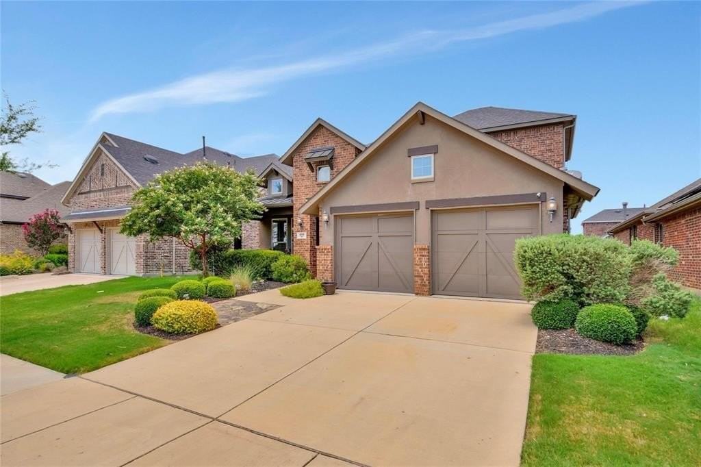 855 Forest Street - Photo 3 of 35