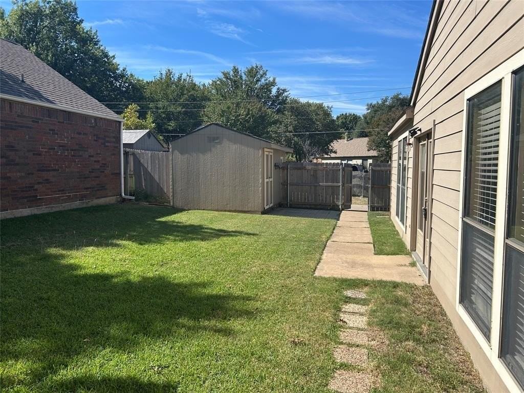 105 S Macarthur Blvd - Photo 2 of 12