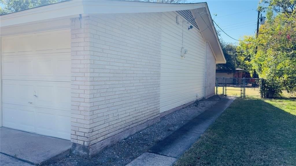 12117 Sunland St - Photo 2 of 17