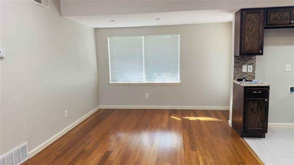 12117 Sunland St - Photo 4 of 17