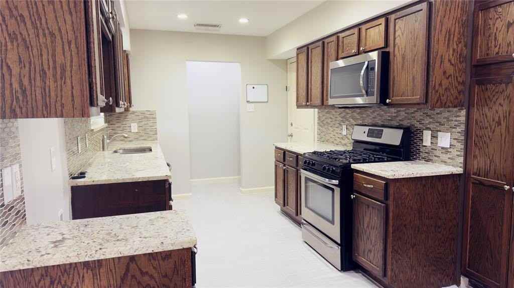 12117 Sunland St - Photo 6 of 17