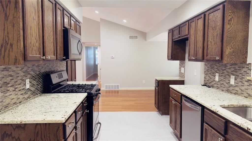 12117 Sunland St - Photo 7 of 17