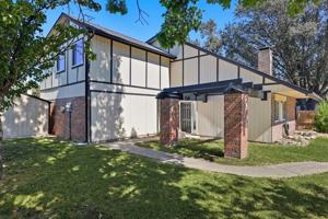 featured image of 1715 Southampton Drive