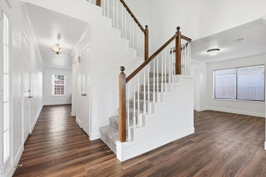 1715 Southampton Dr - Photo 4 of 26