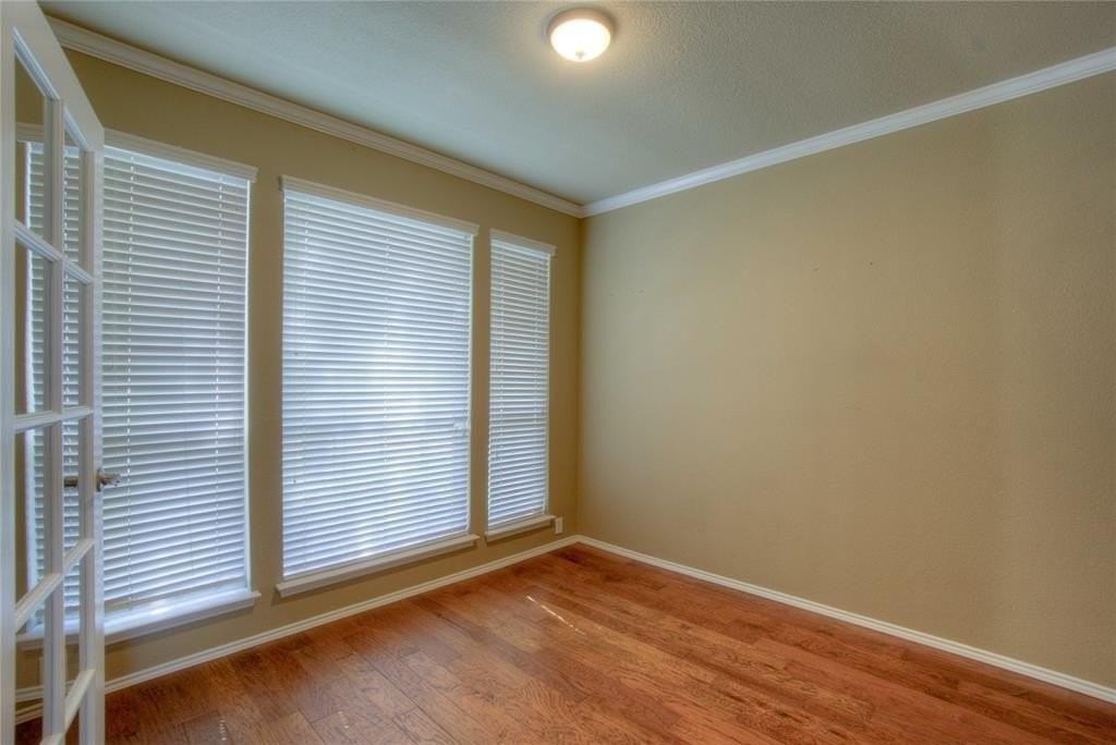 11161 Balcones Drive - Photo 4 of 32