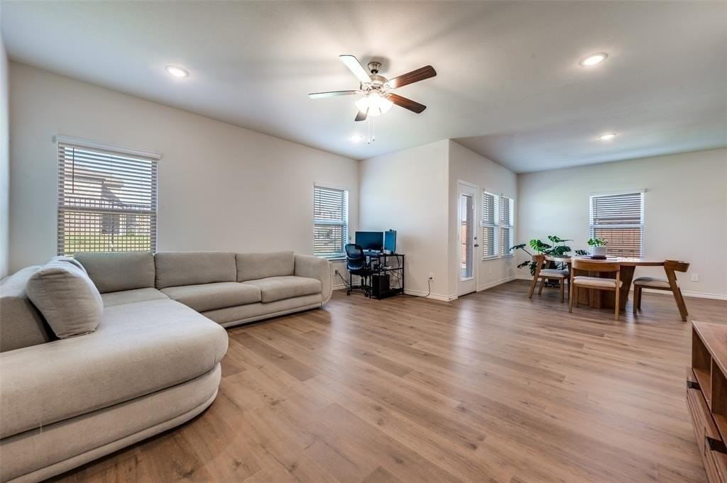 3876 Lyndhurst Ave - Photo 3 of 25