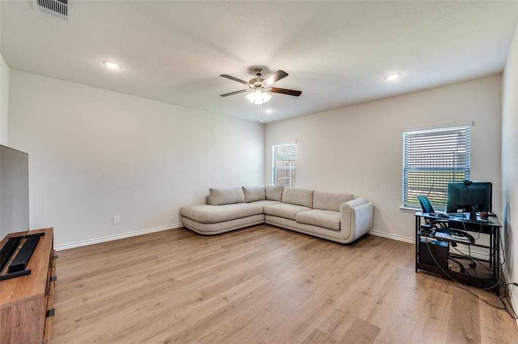 3876 Lyndhurst Ave - Photo 4 of 25