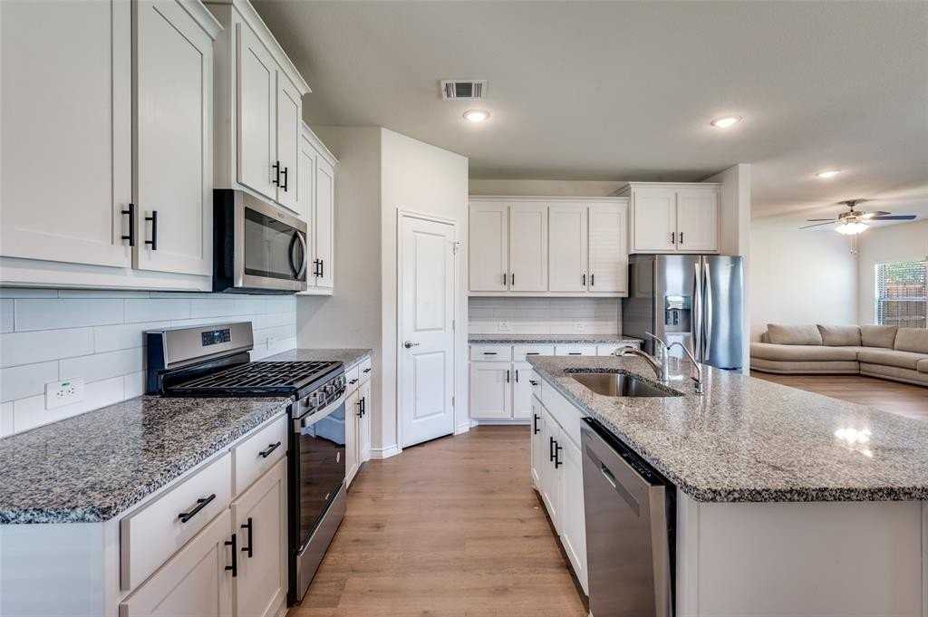 3876 Lyndhurst Ave - Photo 6 of 25