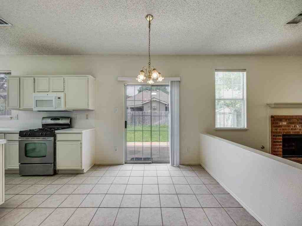 833 Bellflower Dr - Photo 4 of 12