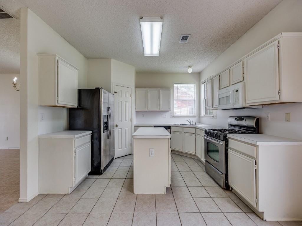 833 Bellflower Dr - Photo 5 of 12