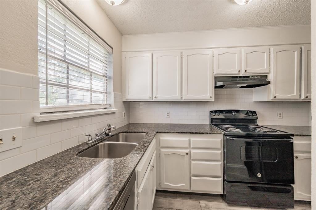 7604 Chapin Rd #D - Photo 6 of 32