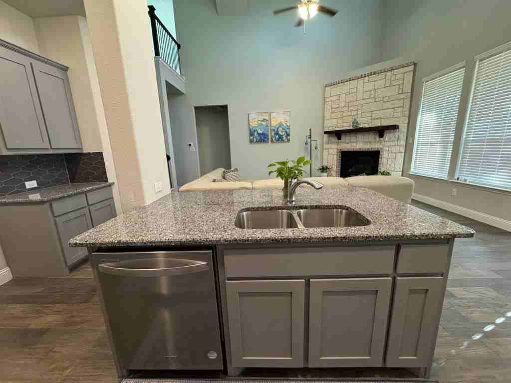 1204 Sundrop Dr - Photo 6 of 24