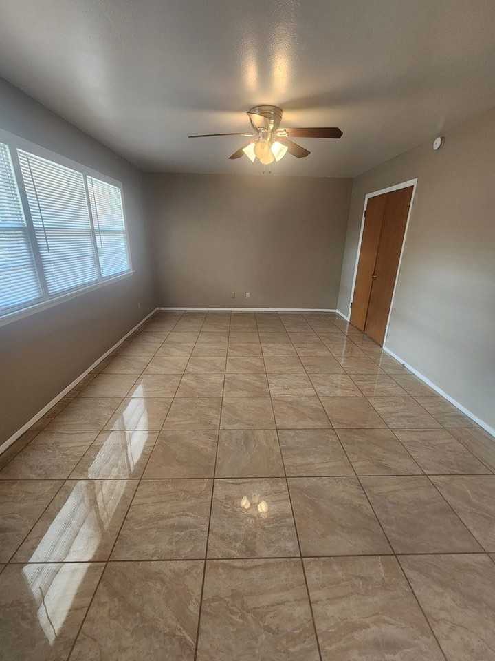 3324 Fannin Ave - Photo 4 of 29