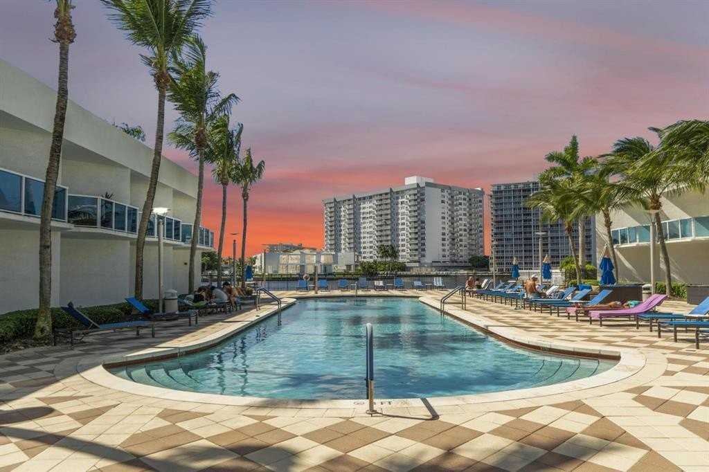 1945 S Ocean Dr #502 - Photo 4 of 34