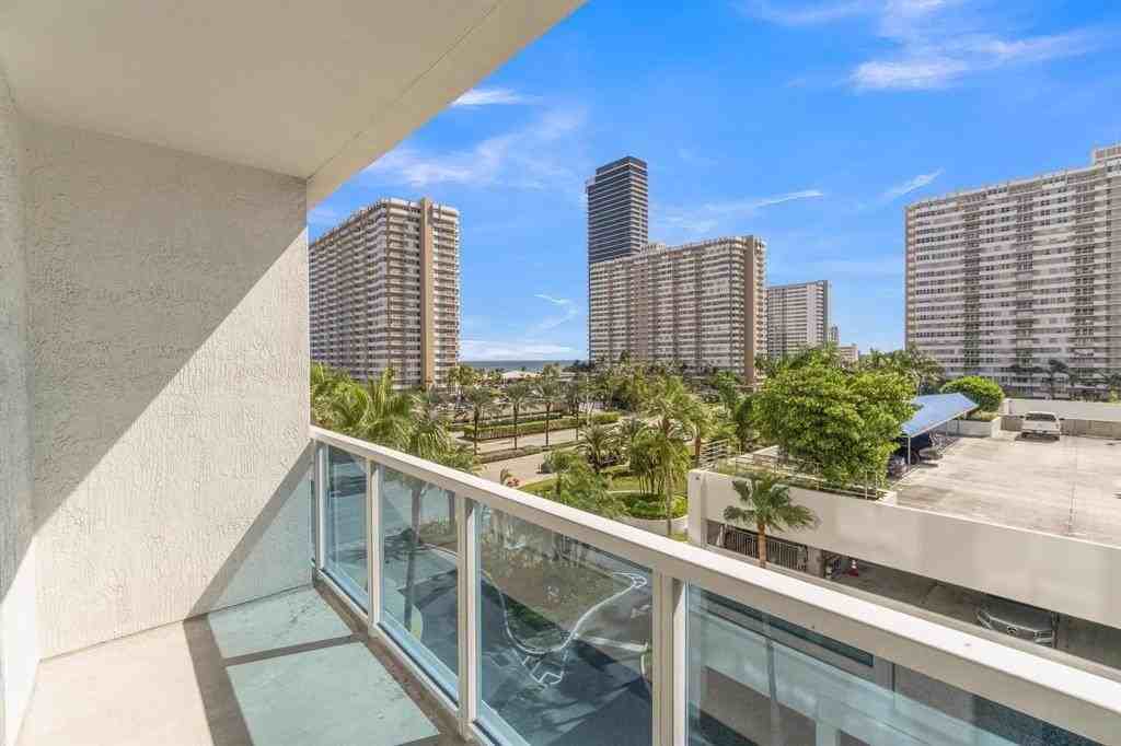 1945 S Ocean Dr #502 - Photo 5 of 34