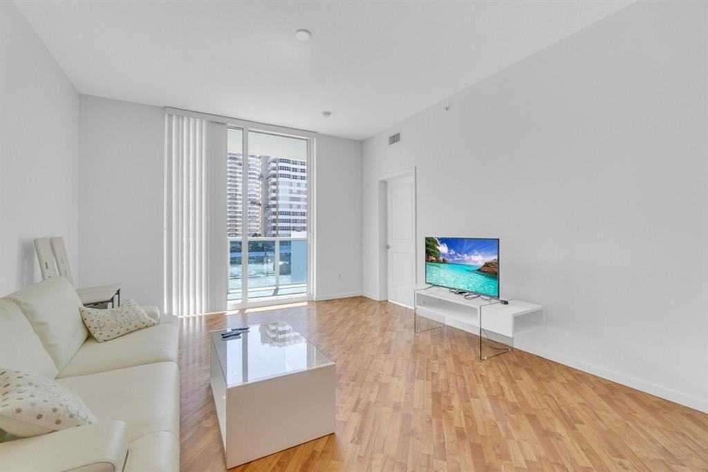 1945 S Ocean Dr #502 - Photo 7 of 34