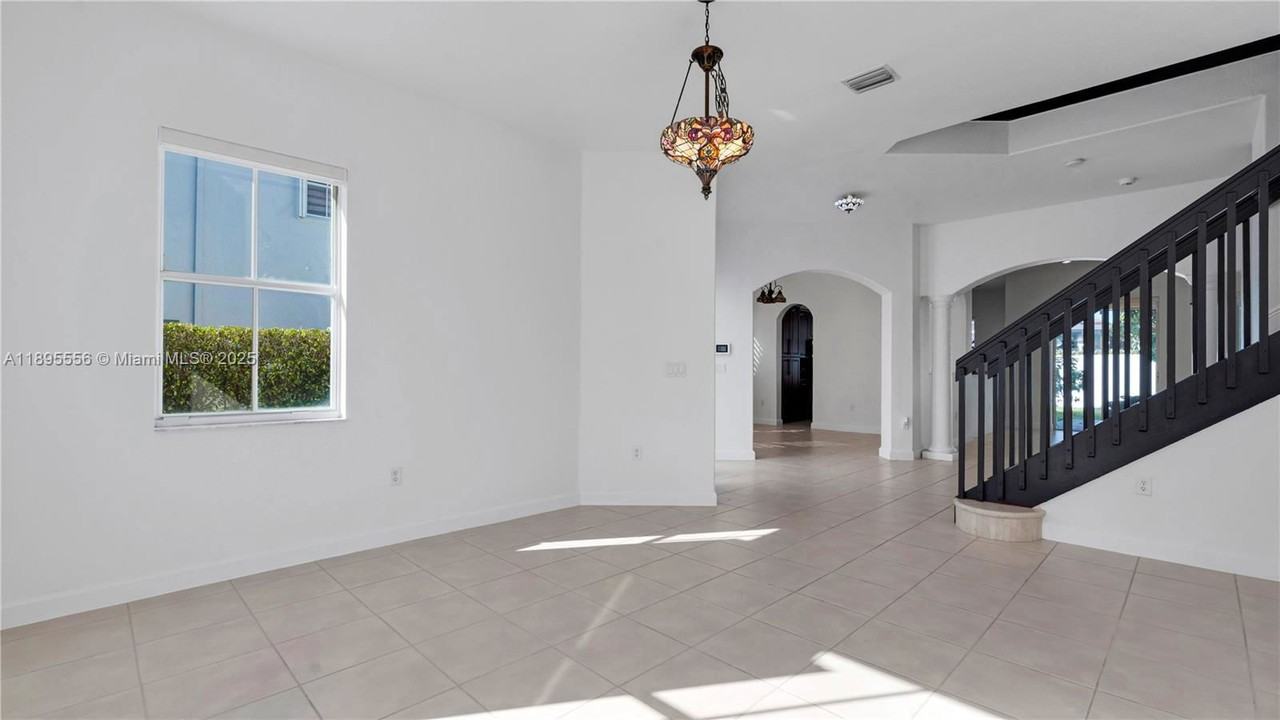 17994 Nw 87th Pl - Photo 5 of 8