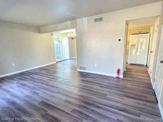 34167 Garfield Cir - Photo 3 of 20