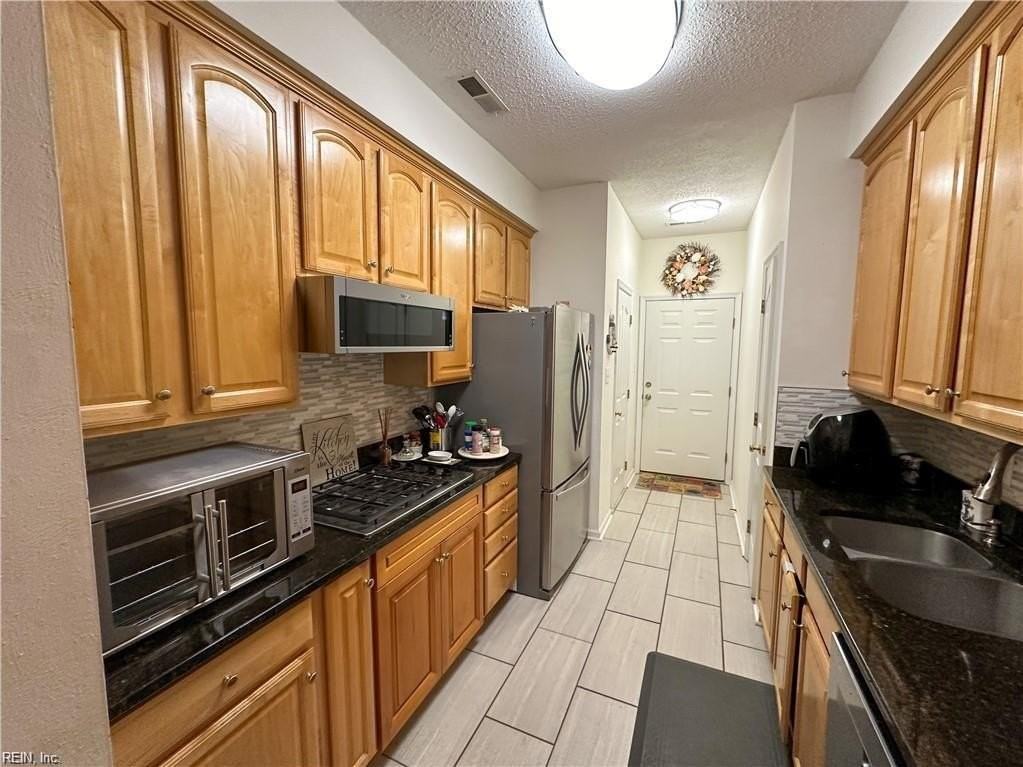 3188 Shore Dr - Photo 4 of 25