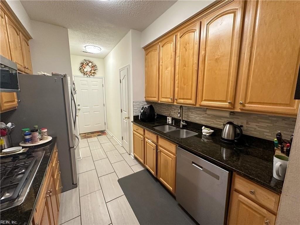 3188 Shore Dr - Photo 5 of 25