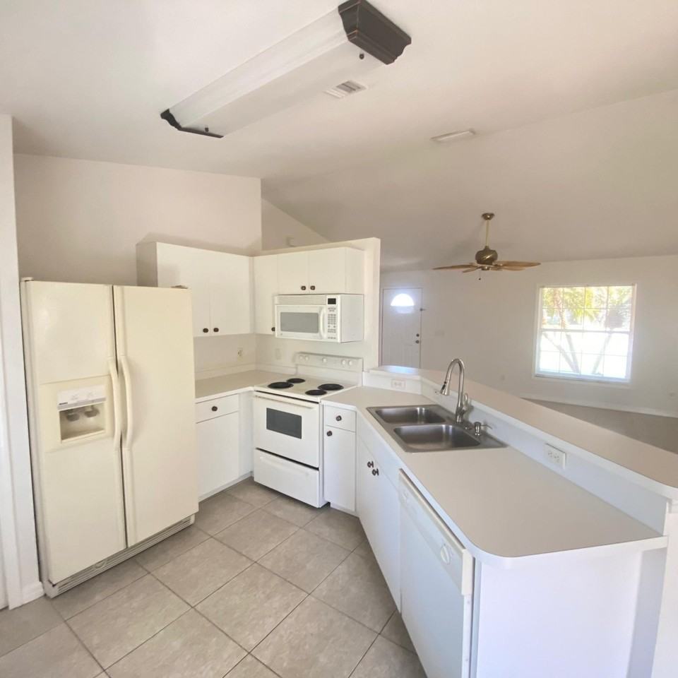 295 Pessoa St - Photo 2 of 17