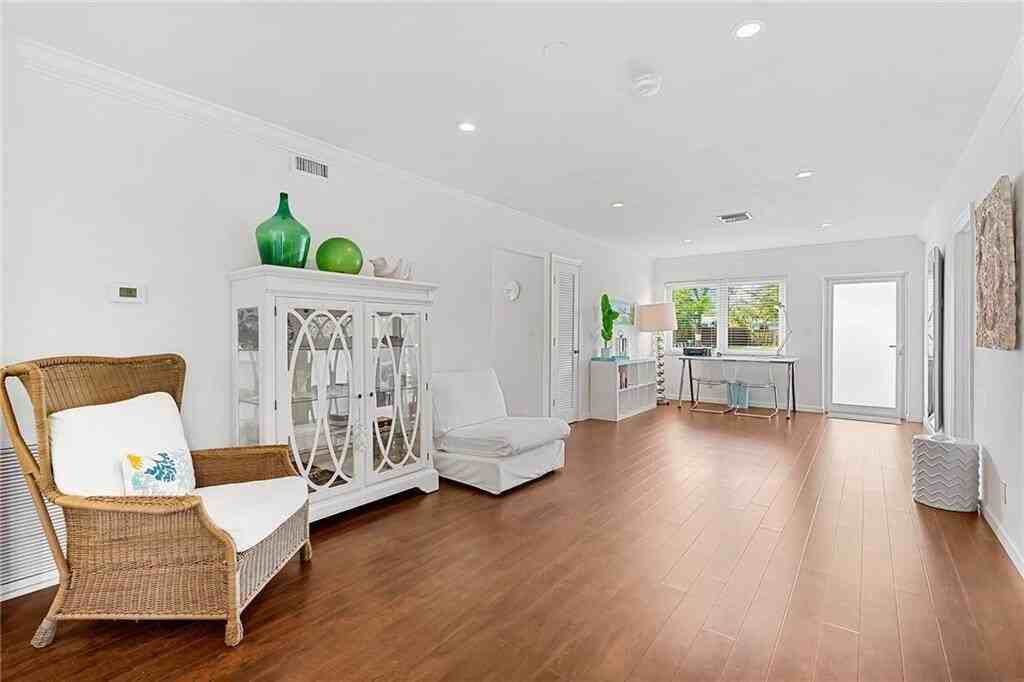 2360 Northeast 15th Terrace - Photo 2 of 20