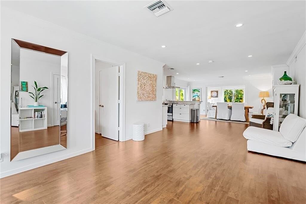 2360 Northeast 15th Terrace - Photo 3 of 20