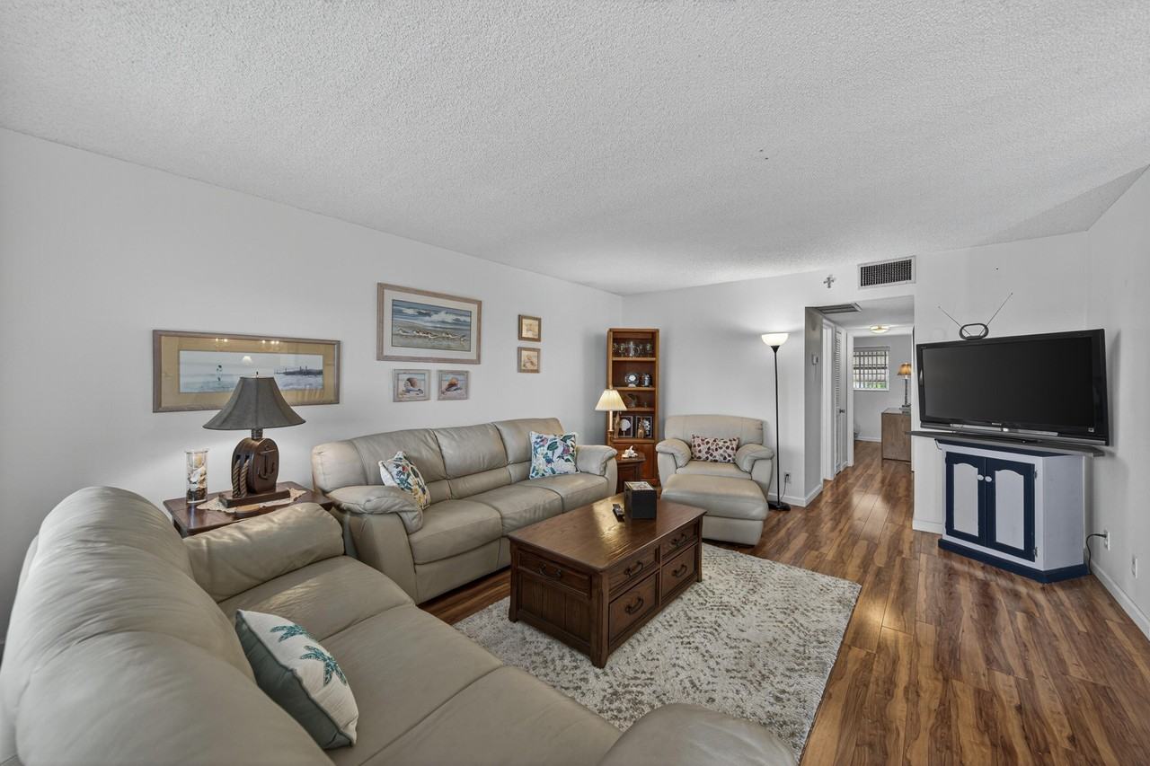 804 Se 7th St #405 - Photo 2 of 31