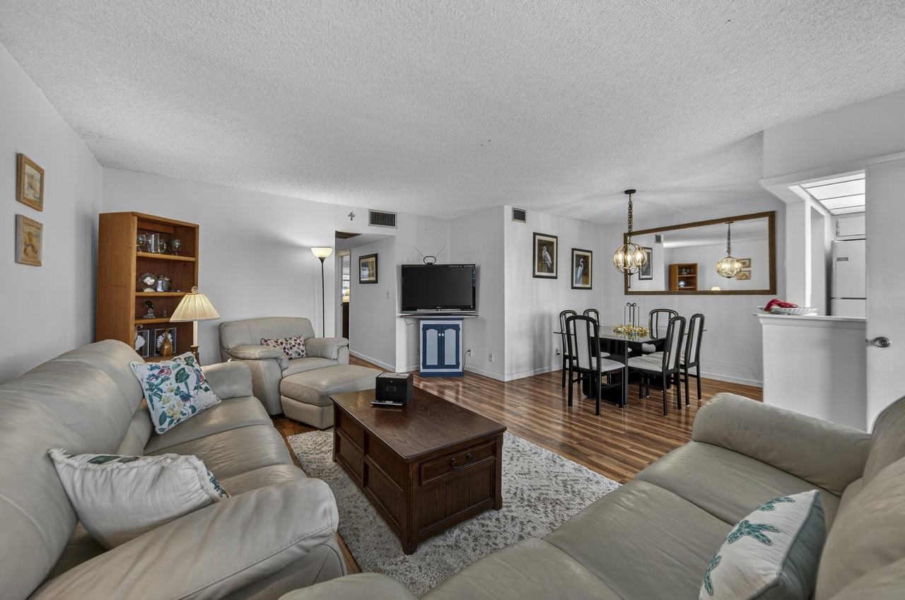 804 Se 7th St #405 - Photo 3 of 31